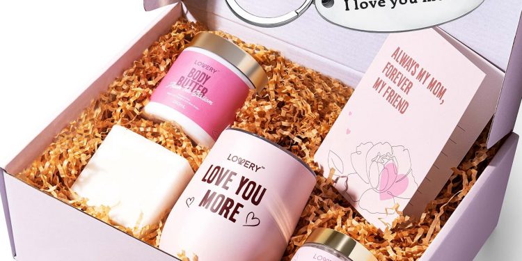 Alert alert alert! Mother’s Day is less than two weeks away! If you need gift ideas for mom or grandma