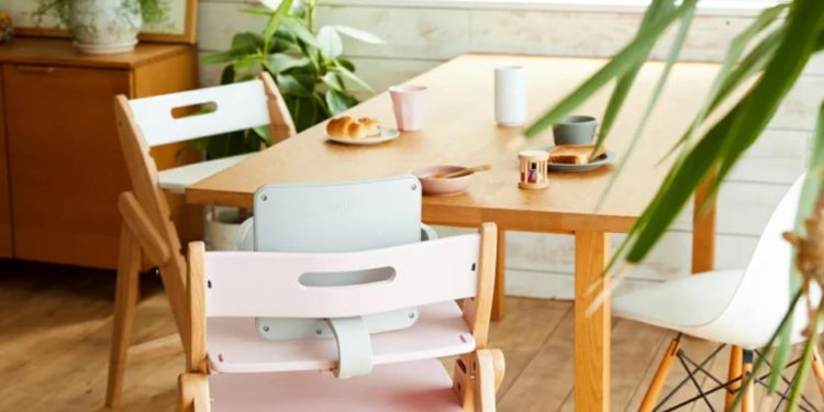 When you are considering different high chair options, there are several safety features that should be at the top of your list