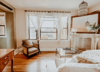 This Parisian-style Adams Morgan studio is packed with opulent elements in a 515 sq ft space