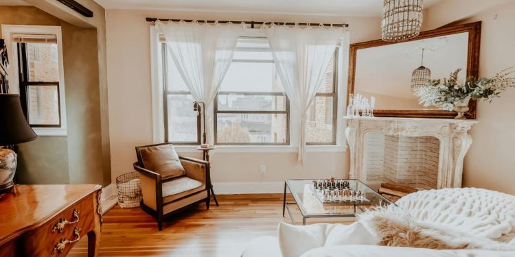 This Parisian-style Adams Morgan studio is packed with opulent elements in a 515 sq ft space